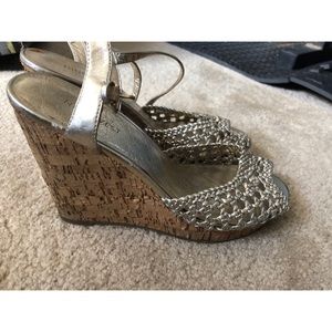 🔶 Gold Wedged Heels